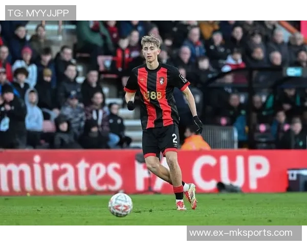 马卡：阿诺德在皇马重现双重性，进攻创造力与防守隐患并存